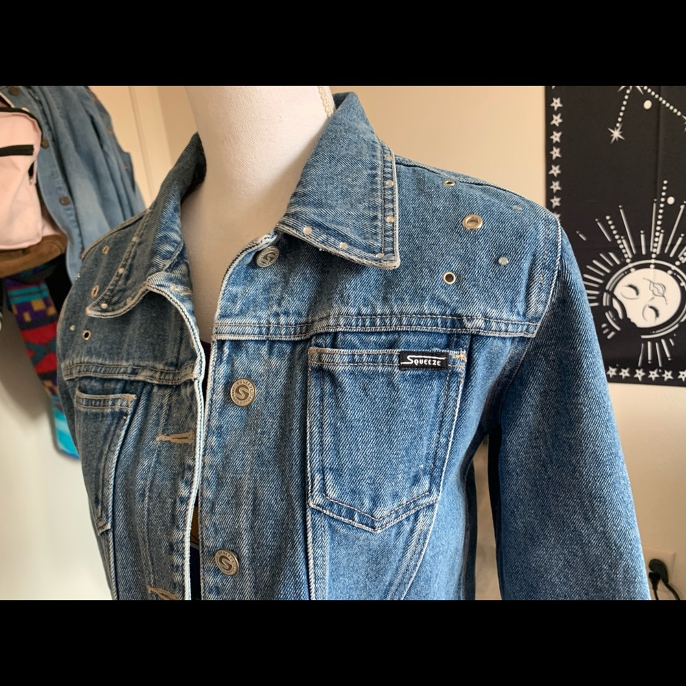 *VINTAGE 90’s* Woman’s Denim Jean Jacket